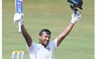 বাংলাদেশের ইনিংসে হারের হাতছানি, মায়াঙ্কের ডবলে রানের পাহাড়ে ভারত